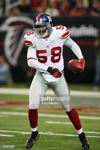 Linebacker Antonio Pierce of the New York Giants warms up before the ...