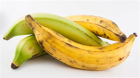 Mistakes Everyone Makes With Plantains