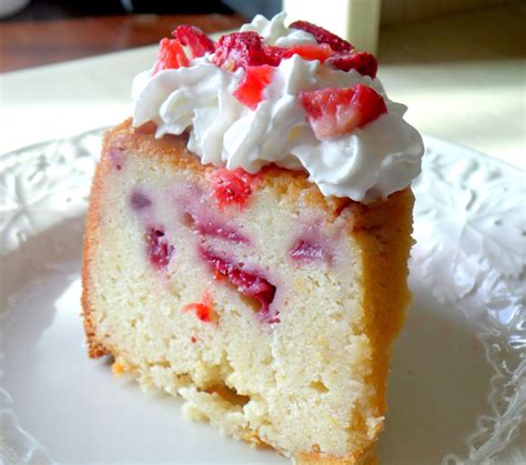 Welcome Home Blog: Strawberry Cream Cake