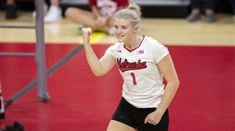 Nebraska-Wisconsin volleyball score: Badgers sweep Huskers in top-10 ...