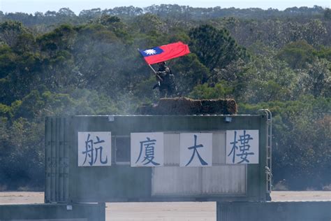 Can the United States Defend Taiwan—and Should It?