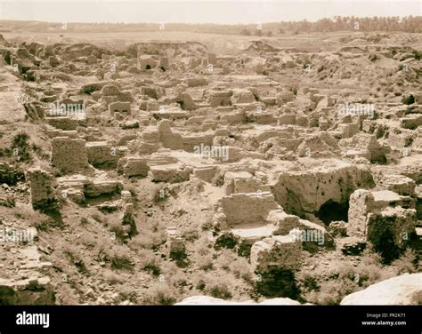 Iraq. "Babilonia la Grande" de las diversas opiniones que un montón de ruinas. Vista general de ...