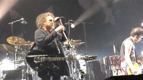 The Cure - Disintegration (live in London Dec 2, 2016) - YouTube