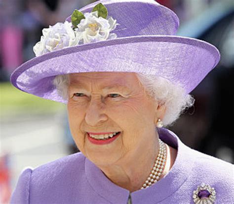 Book of condolence to Queen Elizabeth to open in Derry and Strabane - Highland Radio - Latest ...