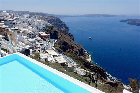 27 Best Santorini Hotels for HONEYMOONS & COUPLES