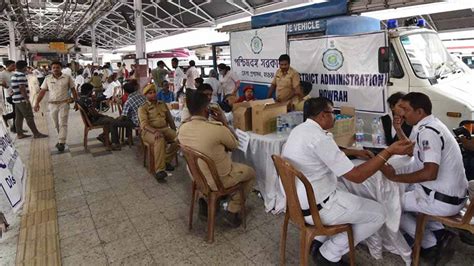 Kolkata News | Odisha train accident injured treated at Howrah Station ...