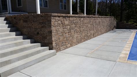 Versa-Lok Mosaic Retaining Wall