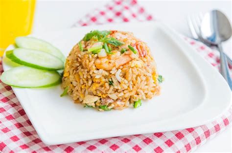 Easy Khao Pad Goong Recipe: How to Make the Perfect Thai Fried Rice ...