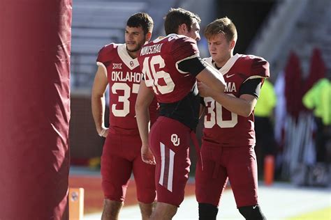 Oklahoma football: Sooners debut red-on-red uniforms for Iowa State game | Gallery | oudaily.com