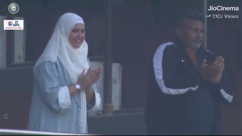 Sarfaraz Khan's wife's emotional reaction after he scores first runs ...