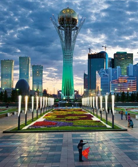 Bayterek Tower, Astana - Kazakhstan | Lugares maravillosos, Paisajes ...