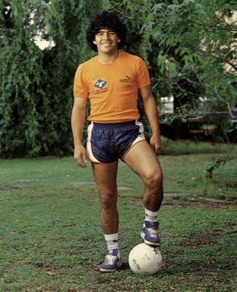 20 Rare Photographs of a Very Young Diego Maradona From the Late 1970s and Early 1980s ~ Vintage ...