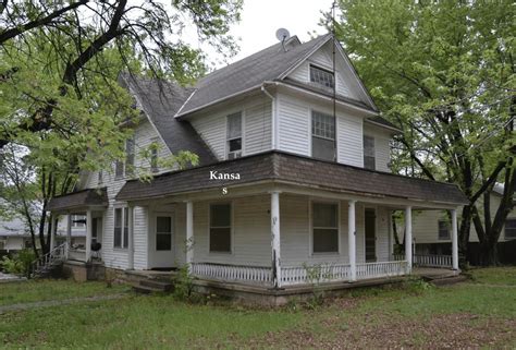 Under $100K Sunday - Circa 1903 Kansas Fixer Upper With Beautiful Woodwork $100K - Old Houses ...