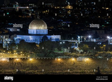 City Lights of Old Jerusalem at Night - Wailing Wall - Jerusalem ...