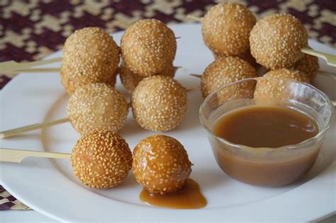 Sesame-Crusted Karioka Balls with Sweet Coconut Syrup (Glutinous Rice Balls) - PinoyBites