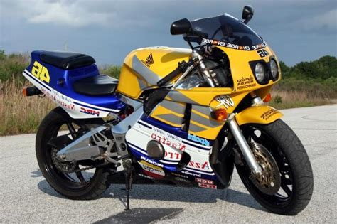 Honda Cbr 400cc - reviews, prices, ratings with various photos