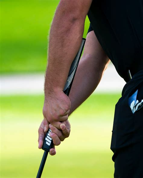 How to Grip a Putter: 9 Ways the Pros Use - The New York Times