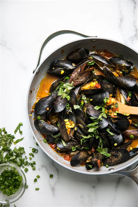 15-Minute Mussels in Spicy Red Sauce - Feed Me Phoebe