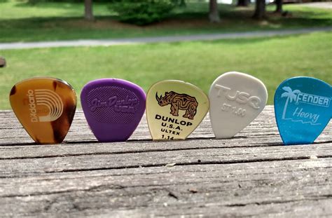 5 Best Acoustic Guitar Picks of All Time - Owned & Tested