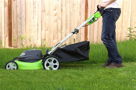 How to Hire a Lawn Care Company in Orlando