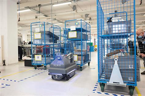 Case Study: Autonomous Tuggers Improve Intralogistics for Clinical Lab ...