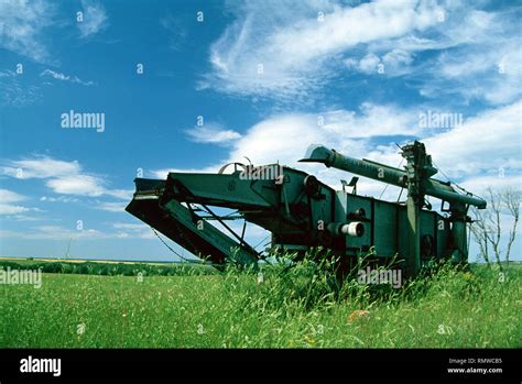 Threshing machine historical hi-res stock photography and images - Alamy