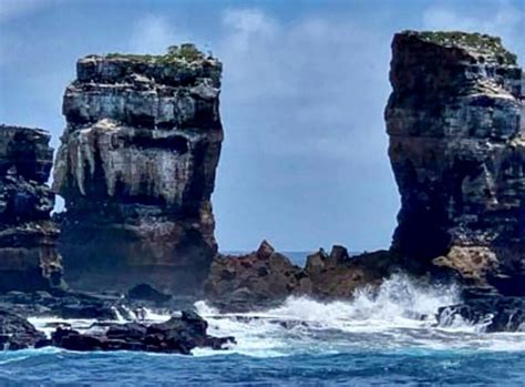 Iconic Galápagos rock formation Darwin’s Arch has Collapsed due to Natural Erosion - Craffic