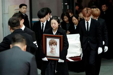 SHINee members, K-pop stars and fans bid goodbye at Jonghyun's funeral ...