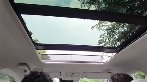 Huge Panoramic sunroof of XUV 700 - YouTube