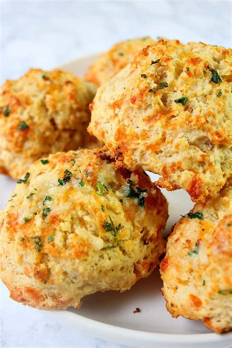 Easy Cheddar Bay Biscuits Recipe - Crunchy Creamy Sweet