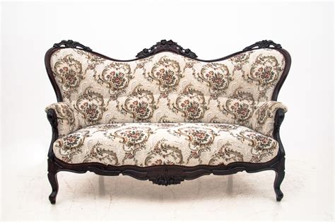 A guide to Iconic antique sofa styles for your home | Vinterior