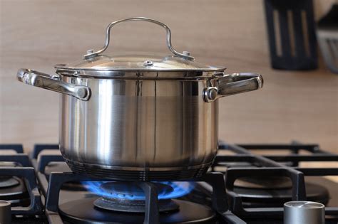 Pros and Cons of Gas vs. Electric Stoves