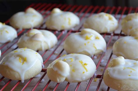 Italian Lemon Knot Cookies version 2 - She loves biscotti