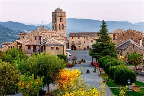 Aínsa, the beautiful medieval village where the Reconquest of Aragón began | Fascinating Spain