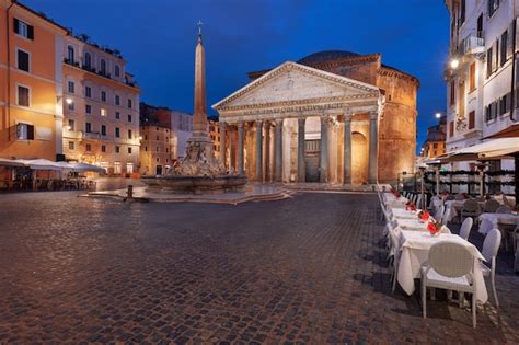 Premium Photo | Rome italy at the pantheon at night