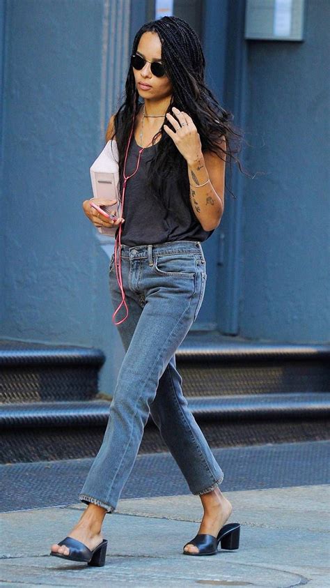 30 Zoë Kravitz Outfits That Are Worth Looking Back At | Zoe kravitz style, Casual street style ...