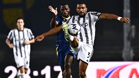 Juventus shares tumble after 15-point penalty for transfer dealings