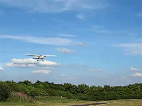 Cessna 152 landing at Wycombe Air Park (EGTB) (Airfield View) - YouTube