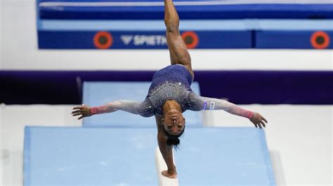 Simone Biles leads U.S. women to seventh consecutive team title at gymnastics world championships