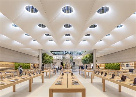 Apple Store Fifth Avenue / Foster + Partners | Building of the Year 2020