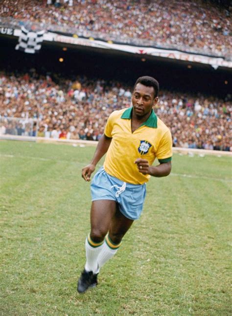 Pele Dead: Soccer Icon Dies at 82 After Battle With Colon Cancer | Us Weekly