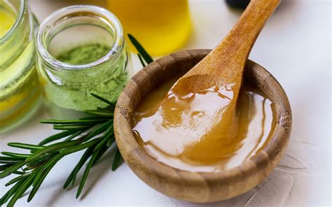 Manuka Honey Benefits: 8 Amazing Health Benefits of Manuka Honey