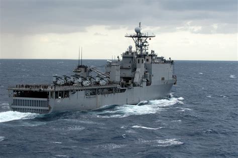 File:USS Harpers Ferry (LSD 49).jpg - Wikimedia Commons