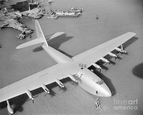 Howard Hughes Spruce Goose Photograph by Bettmann - Fine Art America