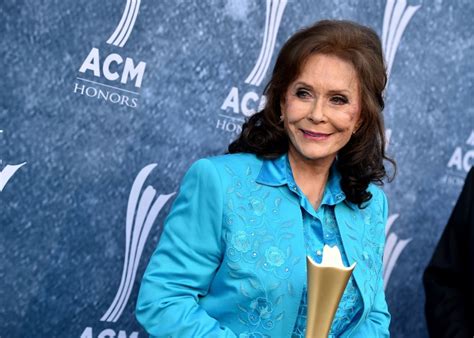 Loretta Lynn Dead: Country Music Legend Was 90 | IndieWire