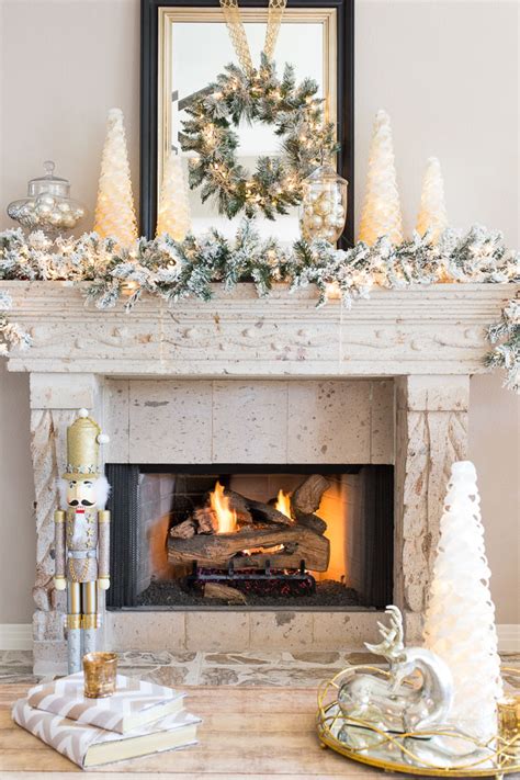 30 Beautiful Christmas Mantel Decorations Ideas - A DIY Projects