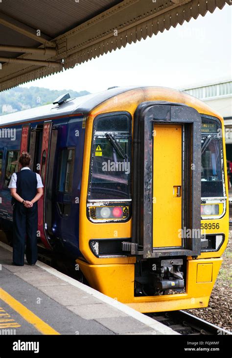 Train Standing at Bath Spa Station Stock Photo - Alamy