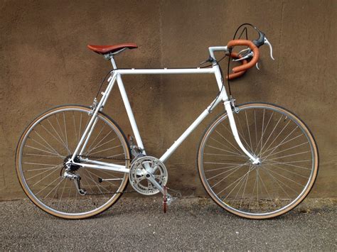 White vintage bicycle! Retro fixie roadbike! | Cykel