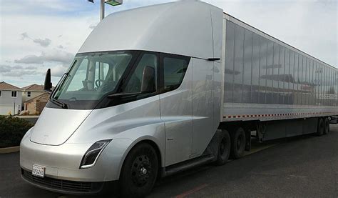 News about the Tesla Semi: first deliveries in December 2022?