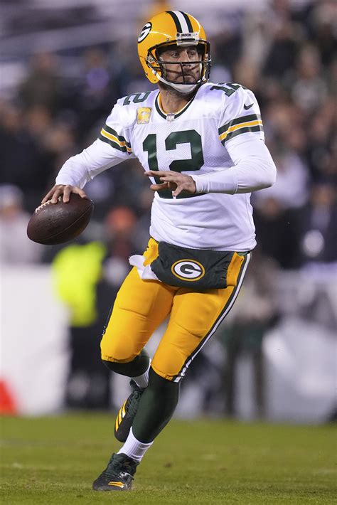 Aaron Rodgers to approach possibility of QB switch with 'open mind'